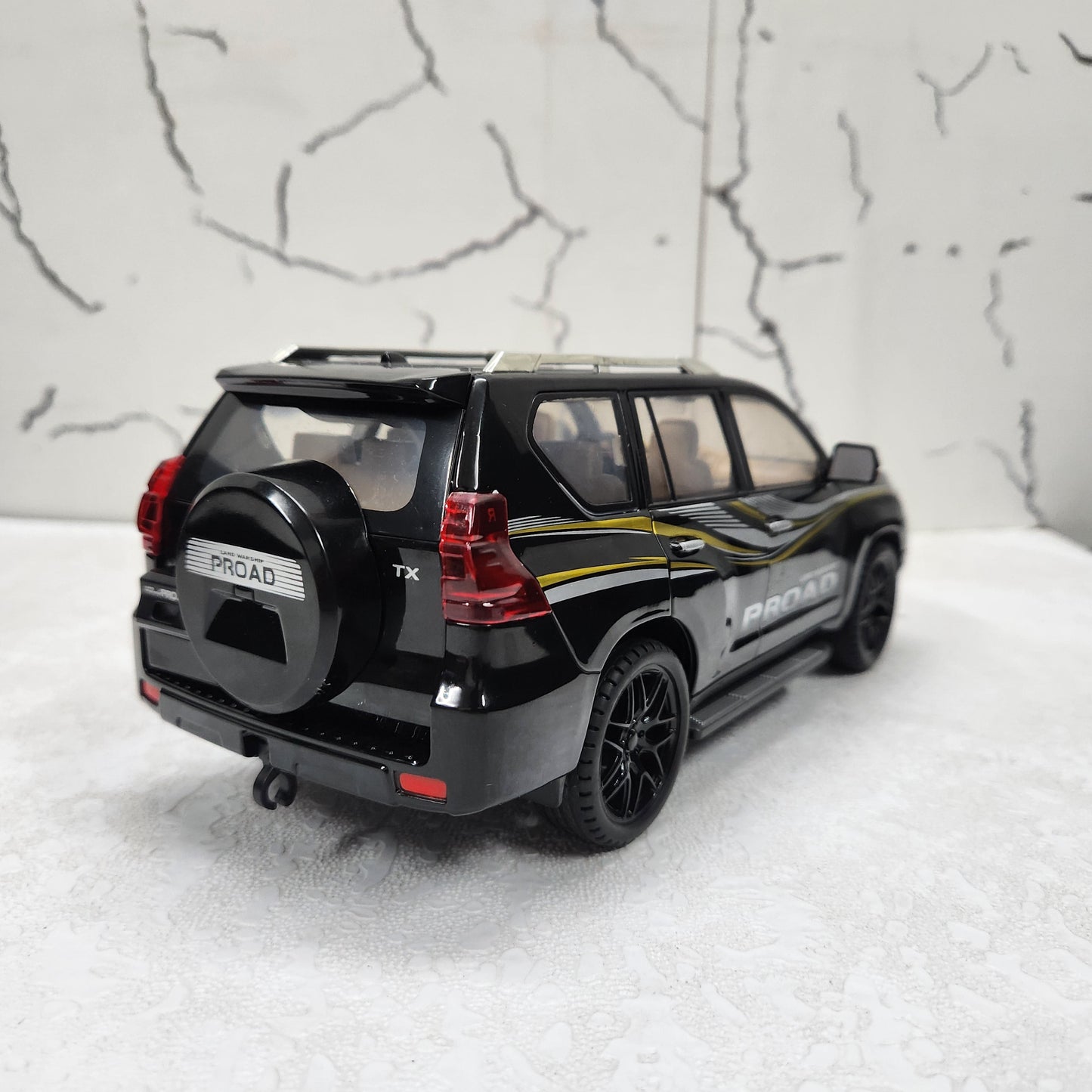 Land Cruiser Prado Black Metal Diecast Car 1:18 (28x11 cm)